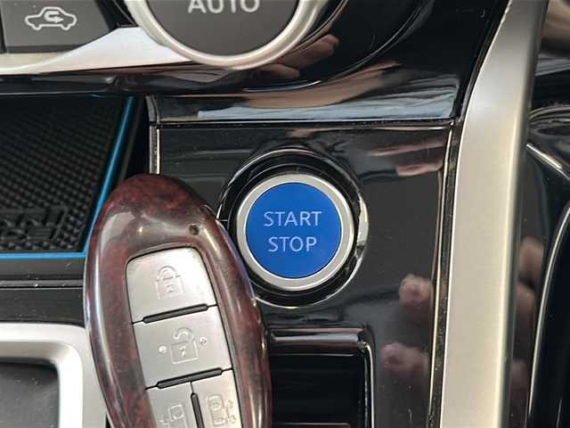 日産 セレナ e－パワー ハイウェイスター V 岐阜県 2018(平30)年 4.9万km ブリリアントホワイトパール 純正9インチナビ /全周囲モニター/フルセグTV/Bluetooth/プロパイロット/エマージェンシーブレーキ/フリップダウンモニター/両側パワースライドドア/ETC/前席シートヒーター/ステアリングヒーター/オートライト/オートマチックハイビーム/スマートルームミラー/インテリジェントパーキングアシスト/ヒルスタートアシスト/LEDヘッドライト/LEDバンパーイルミネーション