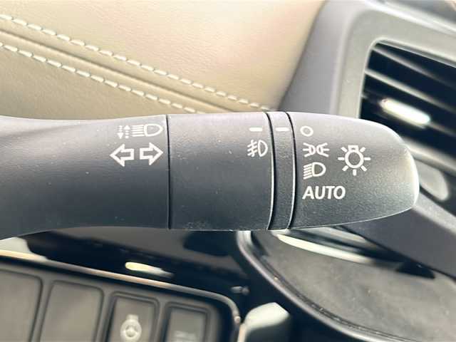 日産 セレナ e－パワー ハイウェイスター V 岐阜県 2018(平30)年 4.9万km ブリリアントホワイトパール 純正9インチナビ /全周囲モニター/フルセグTV/Bluetooth/プロパイロット/エマージェンシーブレーキ/フリップダウンモニター/両側パワースライドドア/ETC/前席シートヒーター/ステアリングヒーター/オートライト/オートマチックハイビーム/スマートルームミラー/インテリジェントパーキングアシスト/ヒルスタートアシスト/LEDヘッドライト/LEDバンパーイルミネーション