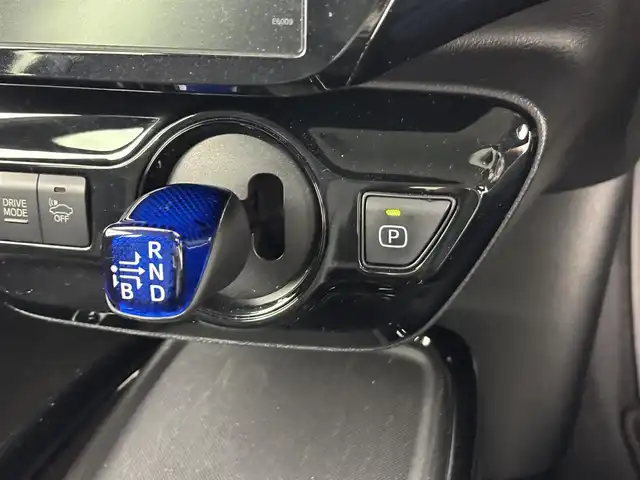 トヨタ プリウス A ツーリングセレクション 埼玉県 2019(平31)年 2.6万km ホワイトパールクリスタルシャイン 純正１１．６インチメーカーナビ　/バックカメラ　/トヨタセーフティーセンス　/パーキングアシスト　/前席シートヒーター　/オートマティックハイビーム　/ＢＳＭ　/ビルトインＥＴＣ２．０　/ＡＣ１００Ｖ　/フルセグＴＶ
