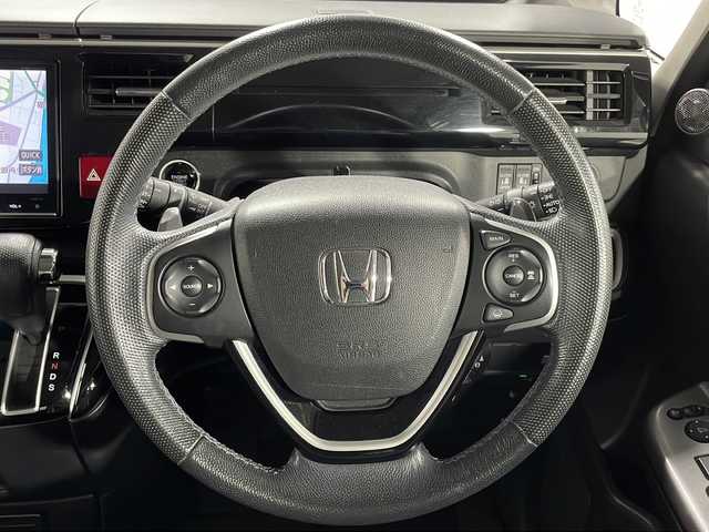 ホンダ ステップワゴン モデューロX 広島県 2016(平28)年 7.1万km プレミアムスパークルブラックパール 禁煙車/純正９型ナビ/バックカメラ/両側パワースライドドア/レーダークルーズコントロール/ドラレコ/レーンキープ/衝突被害軽減/踏み間違い防止/ＥＴＣ/Moduloアルミホイール(205/55/R17)/パドルシフト/ＬＥＤヘッドライト/フォグランプ/エアバッグ(運転席/助手席/サイド/カーテン)