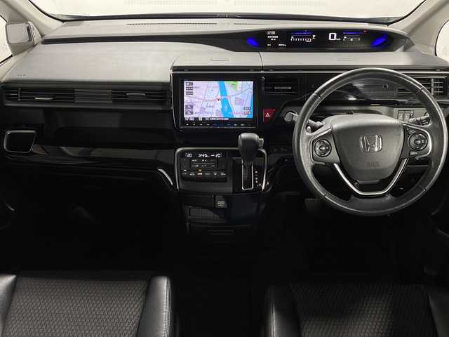 ホンダ ステップワゴン モデューロX 広島県 2016(平28)年 7.1万km プレミアムスパークルブラックパール 禁煙車/純正９型ナビ/バックカメラ/両側パワースライドドア/レーダークルーズコントロール/ドラレコ/レーンキープ/衝突被害軽減/踏み間違い防止/ＥＴＣ/Moduloアルミホイール(205/55/R17)/パドルシフト/ＬＥＤヘッドライト/フォグランプ/エアバッグ(運転席/助手席/サイド/カーテン)