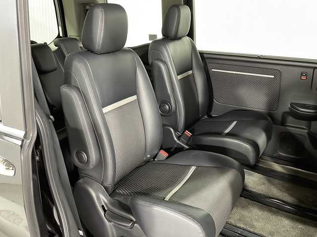 ホンダ ステップワゴン モデューロX 広島県 2016(平28)年 7.1万km プレミアムスパークルブラックパール 禁煙車/純正９型ナビ/バックカメラ/両側パワースライドドア/レーダークルーズコントロール/ドラレコ/レーンキープ/衝突被害軽減/踏み間違い防止/ＥＴＣ/Moduloアルミホイール(205/55/R17)/パドルシフト/ＬＥＤヘッドライト/フォグランプ/エアバッグ(運転席/助手席/サイド/カーテン)