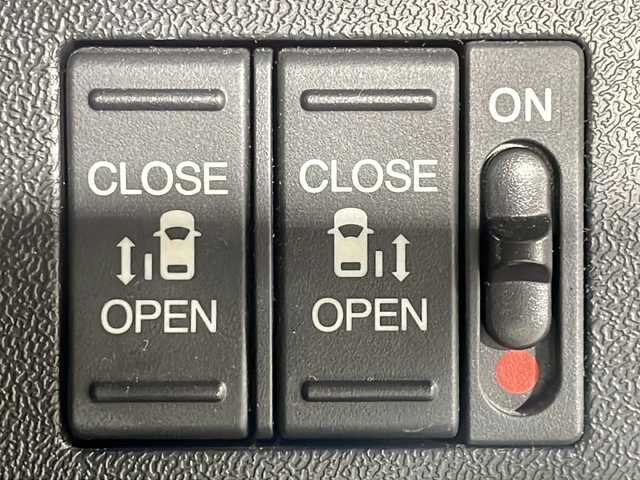 ホンダ ステップワゴン モデューロX 広島県 2016(平28)年 7.1万km プレミアムスパークルブラックパール 禁煙車/純正９型ナビ/バックカメラ/両側パワースライドドア/レーダークルーズコントロール/ドラレコ/レーンキープ/衝突被害軽減/踏み間違い防止/ＥＴＣ/Moduloアルミホイール(205/55/R17)/パドルシフト/ＬＥＤヘッドライト/フォグランプ/エアバッグ(運転席/助手席/サイド/カーテン)