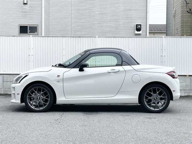 トヨタ コペン GRスポーツ 栃木県 2020(令2)年 0.6万km パールホワイトⅢ ワンオーナー/GRパフォーマンスダンパー/BBS製専用鍛造アルミホイール/スタビライザー(フロント/リヤ)/専用フロントブレース/専用センターブレース(専用床下スパッツ付)/専用バンパー(フロント/リヤ)＆専用ラジエーターグリル/専用LEDヘッドランプ(ロービーム・LEDクリアランスランプ付)＋ブラックエクステンション加飾/アクティブトップ(電動開閉式ルーフ)/MOMO製専用革巻ステアリング/パドルシフト/専用レカロシート(スエード調・ブラック・GR刺繍ロゴ入り)/シートヒーター/純正7インチSDナビ［NSZT-W68T］/・地デジ(12セグ/ワンセグ)/・Bluetooth/・DVD/CD/SD/・HDMI/USB/バックモニター/ETC2.0