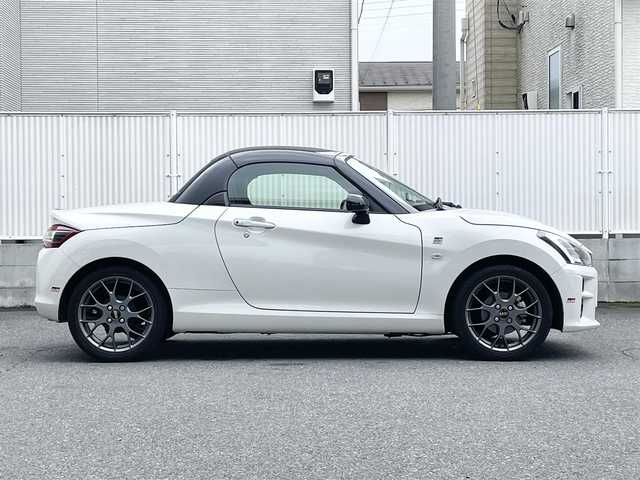 トヨタ コペン GRスポーツ 栃木県 2020(令2)年 0.6万km パールホワイトⅢ ワンオーナー/GRパフォーマンスダンパー/BBS製専用鍛造アルミホイール/スタビライザー(フロント/リヤ)/専用フロントブレース/専用センターブレース(専用床下スパッツ付)/専用バンパー(フロント/リヤ)＆専用ラジエーターグリル/専用LEDヘッドランプ(ロービーム・LEDクリアランスランプ付)＋ブラックエクステンション加飾/アクティブトップ(電動開閉式ルーフ)/MOMO製専用革巻ステアリング/パドルシフト/専用レカロシート(スエード調・ブラック・GR刺繍ロゴ入り)/シートヒーター/純正7インチSDナビ［NSZT-W68T］/・地デジ(12セグ/ワンセグ)/・Bluetooth/・DVD/CD/SD/・HDMI/USB/バックモニター/ETC2.0