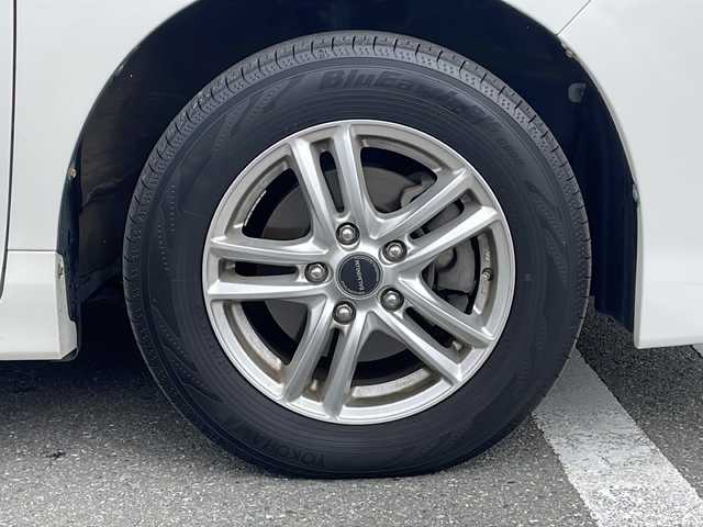 トヨタ ヴォクシー X 山形県 2018(平30)年 7.3万km ホワイトパールクリスタルシャイン 4WD/プリクラッシュセーフティシステム（ＰＣＳ）/レーンディパーチャーアラート（ＬＤＡ）/クルーズコントロール/両側パワースライド/社外オーディオナビ(AM.FM.BT.TV.DVD)/フリップダウン(ALPINE)/アイドリングストップ/ETC/エンジンスタートボタン/オートライト/USB/スペアキー(1本)/AW15インチスタッドレスタイヤ積込