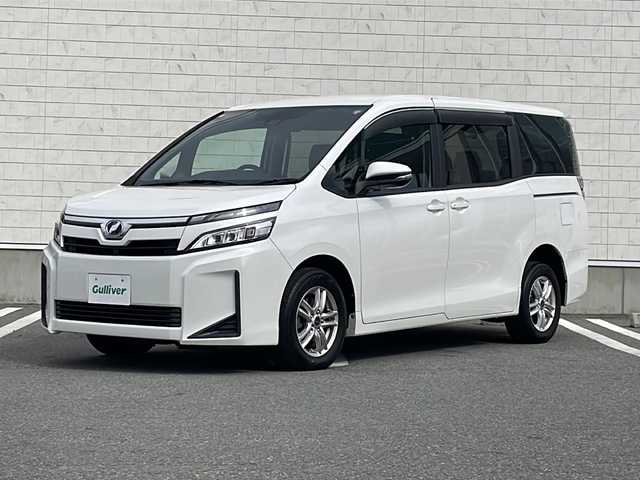 トヨタ ヴォクシー X 山形県 2018(平30)年 7.3万km ホワイトパールクリスタルシャイン 4WD/プリクラッシュセーフティシステム（ＰＣＳ）/レーンディパーチャーアラート（ＬＤＡ）/クルーズコントロール/両側パワースライド/社外オーディオナビ(AM.FM.BT.TV.DVD)/フリップダウン(ALPINE)/アイドリングストップ/ETC/エンジンスタートボタン/オートライト/USB/スペアキー(1本)/AW15インチスタッドレスタイヤ積込