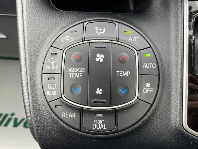 トヨタ ヴォクシー X 山形県 2018(平30)年 7.3万km ホワイトパールクリスタルシャイン 4WD/プリクラッシュセーフティシステム（ＰＣＳ）/レーンディパーチャーアラート（ＬＤＡ）/クルーズコントロール/両側パワースライド/社外オーディオナビ(AM.FM.BT.TV.DVD)/フリップダウン(ALPINE)/アイドリングストップ/ETC/エンジンスタートボタン/オートライト/USB/スペアキー(1本)/AW15インチスタッドレスタイヤ積込
