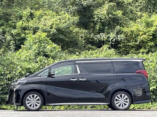 トヨタ アルファード S タイプゴールドⅡ 大分県 2022(令4)年 5.8万km ブラック 両側パワースライドドア/純正ディスプレイオーディオ/メモリーナビ/フルセグ/Bluetooth/12.1インチフリップダウンモニター/ハーフレザーシート/オットマンシート/デジタルインナーミラー/アダプティブクルーズコントロール/レーンキープアシスト/3眼LEDヘッドライト/シーケンシャルウインカー/ビルトインETC/社外ドラレコ/スマートキー/プッシュスタート/前後クリアランスソナー