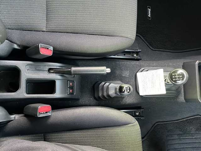 スズキ ジムニー XC 大阪府 2023(令5)年 0.7万km ミディアムグレー ワンオーナー/社外SDナビ/BTオーディオ/フルセグテレビ/CD/DVD/LEDヘッドライト/オートライト/フォグランプ/TERZO製ルーフキャリア/ETC/ドライブレコーダー/純正16インチAW/純正フロアマット/スペアキー