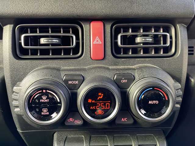 スズキ ジムニー XC 大阪府 2023(令5)年 0.7万km ミディアムグレー ワンオーナー/社外SDナビ/BTオーディオ/フルセグテレビ/CD/DVD/LEDヘッドライト/オートライト/フォグランプ/TERZO製ルーフキャリア/ETC/ドライブレコーダー/純正16インチAW/純正フロアマット/スペアキー