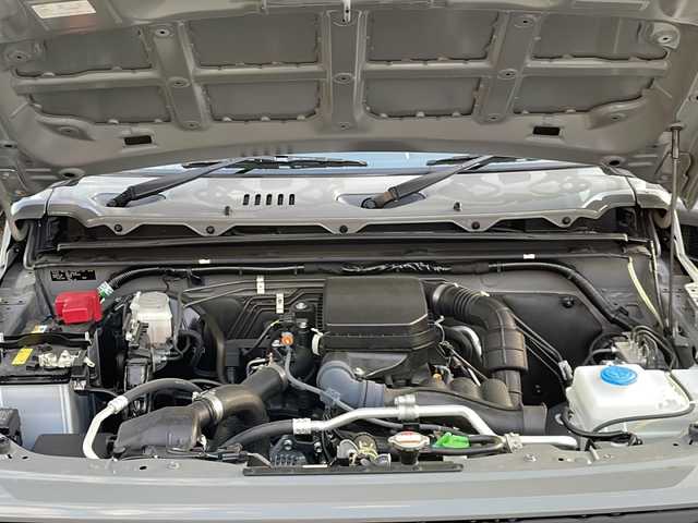 スズキ ジムニー XC 新潟県 2023(令5)年 0.7万km ミディアムグレー ワンオーナー/MT車/衝突軽減ブレーキ/レーンキープアシスト/アイドリングストップ/社外SDナビ（Panasonic CN-RZ743W)/(CD/DVD/フルセグTV/Bluetooth）/ETC/スマートキー×2/革巻きステアリング/クルーズコントロール/ステアリングリモコン/シートヒーター/LEDヘッドライト/オートライト/オートエアコン/フォグランプ/TERZO製ルーフキャリア/純正16インチAW/純正フロアマット/ドアバイザー/保証書/取扱説明書/ナビ取扱説明書