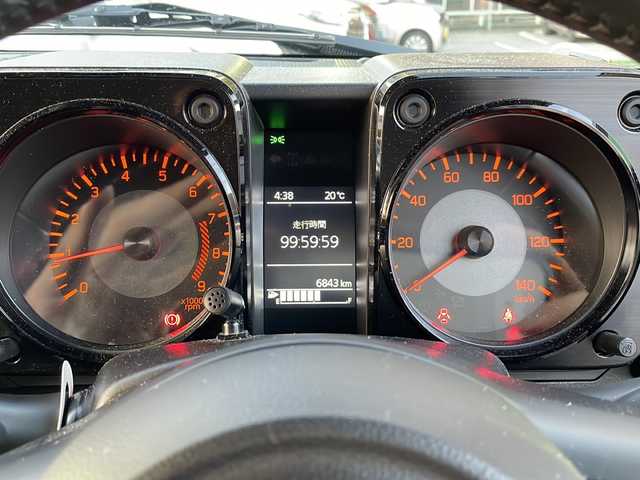 スズキ ジムニー XC 新潟県 2023(令5)年 0.7万km ミディアムグレー ワンオーナー/MT車/衝突軽減ブレーキ/レーンキープアシスト/アイドリングストップ/社外SDナビ（Panasonic CN-RZ743W)/(CD/DVD/フルセグTV/Bluetooth）/ETC/スマートキー×2/革巻きステアリング/クルーズコントロール/ステアリングリモコン/シートヒーター/LEDヘッドライト/オートライト/オートエアコン/フォグランプ/TERZO製ルーフキャリア/純正16インチAW/純正フロアマット/ドアバイザー/保証書/取扱説明書/ナビ取扱説明書