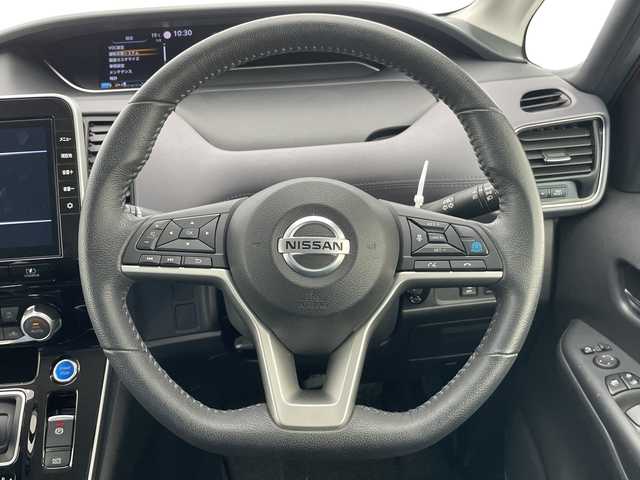 日産 セレナ e－パワー ハイウェイスター V 愛知県 2020(令2)年 2.7万km サンライズオレンジ/ダイヤモンドブラック プロパイロット/純正10型ナビ　SDカードなし/全方位カメラ/両側パワースライドドア/レーダークルーズコントロール/バックカメラ/ハンズフリースライドドア/コーナーセンサー/純正アルミホイール/LEDヘッドライト/インテリジェントミラー/リアオートエアコン/オートライト/ドライブレコーダー/ETC/衝突軽減システム/フルセグ/CD DVD/ステアリングスイッチ/スマートキー/プッシュスタート