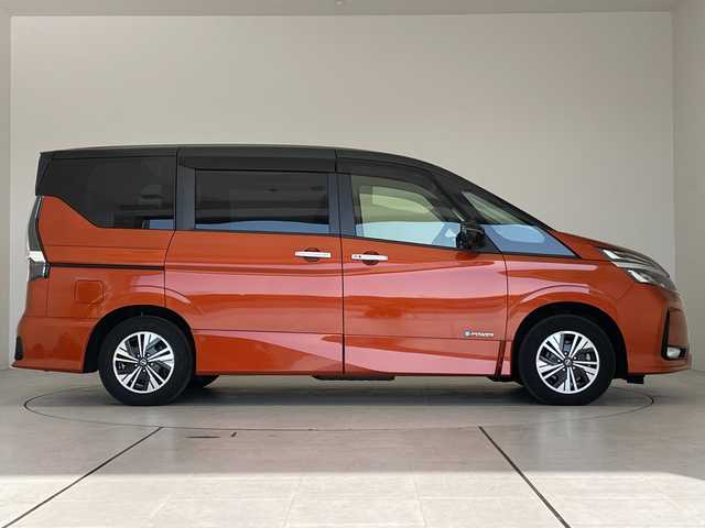 日産 セレナ e－パワー ハイウェイスター V 愛知県 2020(令2)年 2.7万km サンライズオレンジ/ダイヤモンドブラック プロパイロット/純正10型ナビ　SDカードなし/全方位カメラ/両側パワースライドドア/レーダークルーズコントロール/バックカメラ/ハンズフリースライドドア/コーナーセンサー/純正アルミホイール/LEDヘッドライト/インテリジェントミラー/リアオートエアコン/オートライト/ドライブレコーダー/ETC/衝突軽減システム/フルセグ/CD DVD/ステアリングスイッチ/スマートキー/プッシュスタート