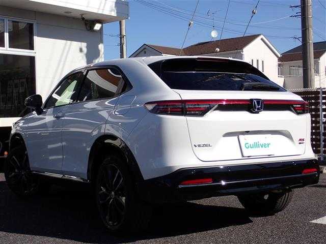 ホンダ ヴェゼル ハイブリッド e:HEV RS 千葉県 2025(令7)年 0.1千km パール 【登録済未使用車】/【プラチナホワイトパール（NH883P）】/Honda CONNECTディスプレー（9インチ）/（ナビ/フルセグTV/USB/BT)/ETC2.0車載器/マルチビューカメラシステム（メーカーOP）/プレミアムオーディオ10スピーカー（メーカーOP）/ワイヤレス充電器/Honda SENSING/ハンズフリーパワーテールゲート/ブラインドスポットインフォメーション/純正18インチAW/LEDシーケンシャルターンシグナルランプ/プッシュスタート/スマートキー2本/LEDヘッドライト/フォグランプ/LEDルームランプ/保証書/取扱説明書/