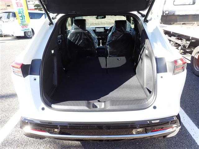 ホンダ ヴェゼル ハイブリッド e:HEV RS 千葉県 2025(令7)年 0.1千km パール 【登録済未使用車】/【プラチナホワイトパール（NH883P）】/Honda CONNECTディスプレー（9インチ）/（ナビ/フルセグTV/USB/BT)/ETC2.0車載器/マルチビューカメラシステム（メーカーOP）/プレミアムオーディオ10スピーカー（メーカーOP）/ワイヤレス充電器/Honda SENSING/ハンズフリーパワーテールゲート/ブラインドスポットインフォメーション/純正18インチAW/LEDシーケンシャルターンシグナルランプ/プッシュスタート/スマートキー2本/LEDヘッドライト/フォグランプ/LEDルームランプ/保証書/取扱説明書/