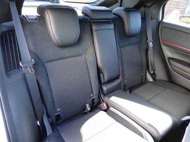 ホンダ ヴェゼル ハイブリッド e:HEV RS 千葉県 2025(令7)年 0.1千km パール 【登録済未使用車】/【プラチナホワイトパール（NH883P）】/Honda CONNECTディスプレー（9インチ）/（ナビ/フルセグTV/USB/BT)/ETC2.0車載器/マルチビューカメラシステム（メーカーOP）/プレミアムオーディオ10スピーカー（メーカーOP）/ワイヤレス充電器/Honda SENSING/ハンズフリーパワーテールゲート/ブラインドスポットインフォメーション/純正18インチAW/LEDシーケンシャルターンシグナルランプ/プッシュスタート/スマートキー2本/LEDヘッドライト/フォグランプ/LEDルームランプ/保証書/取扱説明書/