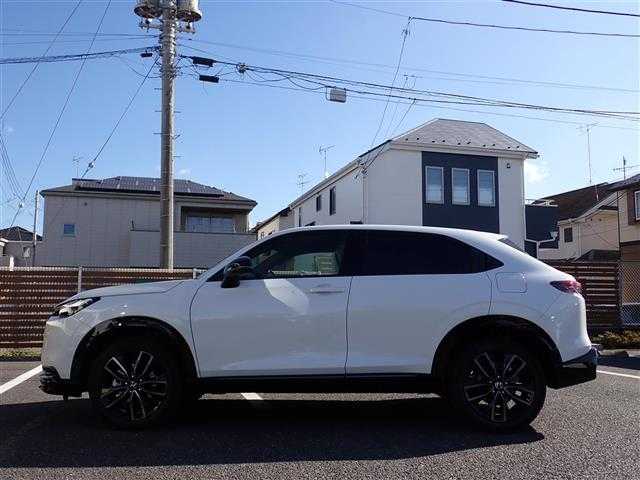 ホンダ ヴェゼル ハイブリッド e:HEV RS 千葉県 2025(令7)年 0.1千km パール 【登録済未使用車】/【プラチナホワイトパール（NH883P）】/Honda CONNECTディスプレー（9インチ）/（ナビ/フルセグTV/USB/BT)/ETC2.0車載器/マルチビューカメラシステム（メーカーOP）/プレミアムオーディオ10スピーカー（メーカーOP）/ワイヤレス充電器/Honda SENSING/ハンズフリーパワーテールゲート/ブラインドスポットインフォメーション/純正18インチAW/LEDシーケンシャルターンシグナルランプ/プッシュスタート/スマートキー2本/LEDヘッドライト/フォグランプ/LEDルームランプ/保証書/取扱説明書/