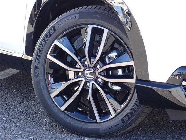 ホンダ ヴェゼル ハイブリッド e:HEV RS 千葉県 2025(令7)年 0.1千km パール 【登録済未使用車】/【プラチナホワイトパール（NH883P）】/Honda CONNECTディスプレー（9インチ）/（ナビ/フルセグTV/USB/BT)/ETC2.0車載器/マルチビューカメラシステム（メーカーOP）/プレミアムオーディオ10スピーカー（メーカーOP）/ワイヤレス充電器/Honda SENSING/ハンズフリーパワーテールゲート/ブラインドスポットインフォメーション/純正18インチAW/LEDシーケンシャルターンシグナルランプ/プッシュスタート/スマートキー2本/LEDヘッドライト/フォグランプ/LEDルームランプ/保証書/取扱説明書/