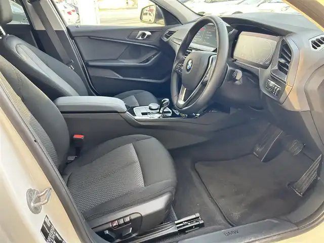 ＢＭＷ ＢＭＷ １１８ｉ プレイ 兵庫県 2024(令6)年 1.1万km アルピンホワイトⅢ 純正メモリナビ/Bluetoothオーディオ/バックカメラ/ウィンカーミラー/レーダークルーズコントロール/プッシュスタート/スマートキー/パワーバックドア/電動格納ミラー/コーナーセンサー/ETC