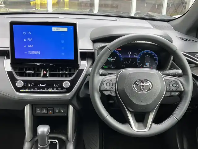 トヨタ カローラ クロス ハイブリッド Z 山口県 2023(令5)年 1.2万km アティチュードブラックマイカ ワンオーナー/10.5inディスプレイオーディオプラス/ナビ・フルセグTV・BT/パノラミックビューカメラ/ドライブレコーダー/ETC2.0/ハンズフリーパワーバックドア/トヨタチームメイト(アドバンストパーク)/パーキングサポートブレーキ/ブラインドスポットモニター/プリクラッシュセーフティ/レーントレーシングアシスト/レーンディパーチャーアラート/プロアクティブドライビングアシスト/レーダークルーズコントロール/パーキングサポートブレーキ/ハーフレザー調シート/パワーシート/シートヒーター/スマートキー/LEDオートライト/LEDフォグ/ラゲージアクティブボックス