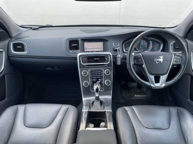 ボルボ Ｖ６０ T4 茨城県 2014(平26)年 7.3万km アイスホワイト 純正ナビ/フルセグTV/Bluetooth/バックカメラ/クルーズコントロール/パワーシート/シートヒーター/カーテンエアバック/純正AW/LEDヘッドライト/スマートキー/ETC