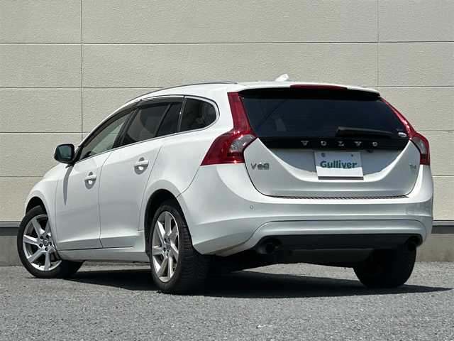 ボルボ Ｖ６０ T4 茨城県 2014(平26)年 7.3万km アイスホワイト 純正ナビ/フルセグTV/Bluetooth/バックカメラ/クルーズコントロール/パワーシート/シートヒーター/カーテンエアバック/純正AW/LEDヘッドライト/スマートキー/ETC