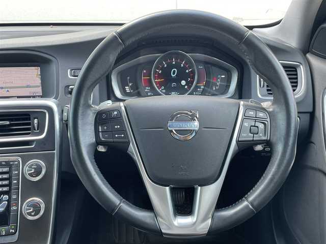 ボルボ Ｖ６０ T4 茨城県 2014(平26)年 7.3万km アイスホワイト 純正ナビ/フルセグTV/Bluetooth/バックカメラ/クルーズコントロール/パワーシート/シートヒーター/カーテンエアバック/純正AW/LEDヘッドライト/スマートキー/ETC