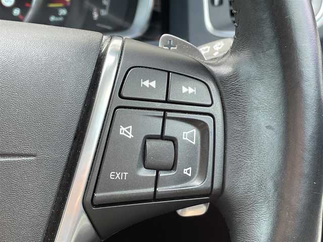 ボルボ Ｖ６０ T4 茨城県 2014(平26)年 7.3万km アイスホワイト 純正ナビ/フルセグTV/Bluetooth/バックカメラ/クルーズコントロール/パワーシート/シートヒーター/カーテンエアバック/純正AW/LEDヘッドライト/スマートキー/ETC