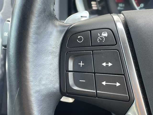 ボルボ Ｖ６０ T4 茨城県 2014(平26)年 7.3万km アイスホワイト 純正ナビ/フルセグTV/Bluetooth/バックカメラ/クルーズコントロール/パワーシート/シートヒーター/カーテンエアバック/純正AW/LEDヘッドライト/スマートキー/ETC