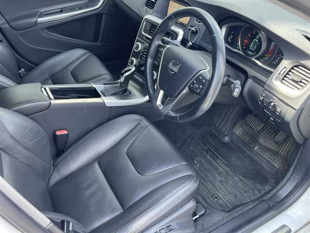 ボルボ Ｖ６０ T4 茨城県 2014(平26)年 7.3万km アイスホワイト 純正ナビ/フルセグTV/Bluetooth/バックカメラ/クルーズコントロール/パワーシート/シートヒーター/カーテンエアバック/純正AW/LEDヘッドライト/スマートキー/ETC