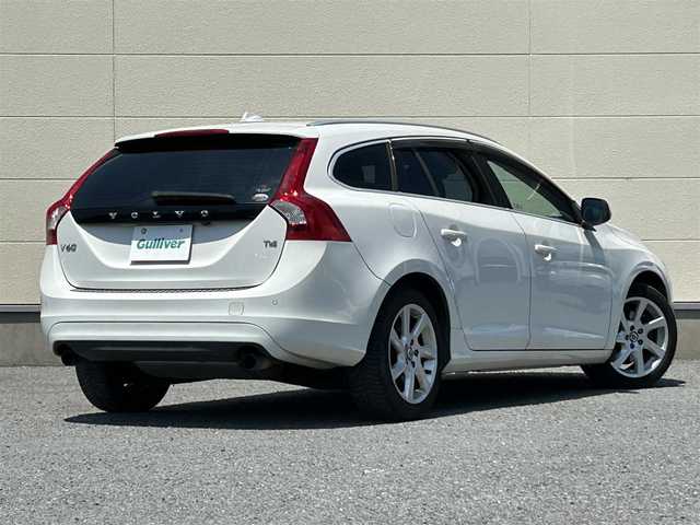 ボルボ Ｖ６０ T4 茨城県 2014(平26)年 7.3万km アイスホワイト 純正ナビ/フルセグTV/Bluetooth/バックカメラ/クルーズコントロール/パワーシート/シートヒーター/カーテンエアバック/純正AW/LEDヘッドライト/スマートキー/ETC