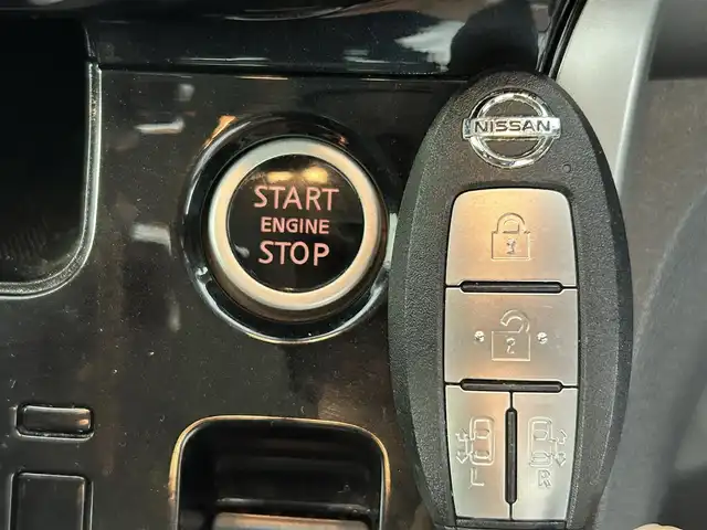 日産 セレナ ハイウェイスター Vセレクション 熊本県 2017(平29)年 4.7万km シャイニングブルー セーフティパックB/純正SDナビ（MM517D-L）/・Bluetoothオーディオ/USBオーディオ/・Apple CarPlay/AndroidAuto/・フルセグTV/DVD/Blu-ray/iPod/アラウンドビューモニター/後席フリップダウンモニター/・11インチディスプレイ/両側パワースライドドア/プロパイロット/インテリジェントルームミラー/電動パーキングブレーキ/オートブレーキホールド/インテリジェントLI/ETC/純正ドライブレコーダー（前方）/取扱説明書/保証書/スペアキー1本
