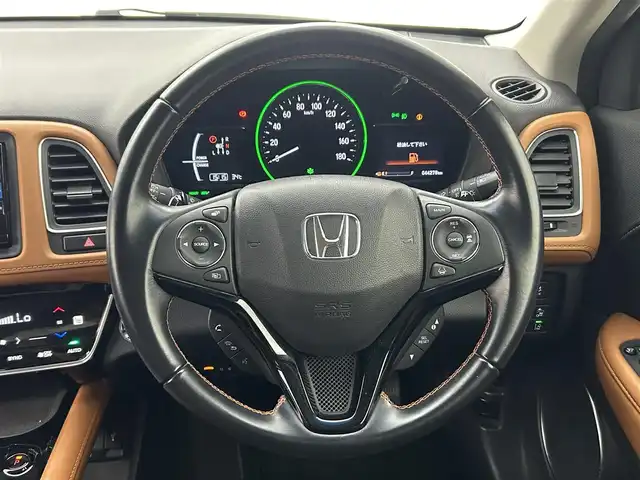 ホンダ ヴェゼル ハイブリッド Z ホンダセンシング 熊本県 2017(平29)年 4.5万km クリスタルブラックパール 純正Gathersナビ（VXM-175VFi）FM・AM・DVD・CD・フルセグTV/ホンダセンシング/・衝突軽減ブレーキ/・アダブティブクルーズコントロール/・先行車発進お知らせ機能/・路外逸脱制御機能/・レーンキープアシスト/・標識認識機能/・オートハイビーム/バックカメラ/社外前後ドライブレコーダー/ビルトインETC/ジャズブラウン内装/純正フロアマット/純正17インチAW/電動パーキング/ブレーキホールド/ハーフレザーシート/前席シートヒーター/オートライト/LEDヘッドライト/フォグランプ/スマートキー/プッシュスタート/スペアキー1本/保証書