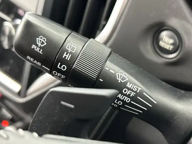 スバル フォレスター ハイブリッド アドバンス 愛知県 2021(令3)年 4.5万km クリスタルホワイトP 禁煙車/４WD/ワンオーナー/純正8インチナビ/（CD/DVD/Bluetooth/フルセグTV/SD)/バック・サイド・フロントカメラ/アイサイト/・プリクラッシュブレーキ/・後退時ブレーキアシスト/・誤発進抑制機能/・ツーリングアシスト/・追従式クルーズコントロール/・車線逸脱抑制・警報システム/・エマージェンシーレーンキープアシスト/・標識認識機能/・先行車発進お知らせ機能/・ブラインドスポットモニター/ETC/ドライブレコーダー/前席パワーシート/運転席メモリシート/全席シートヒーター/パワーバックドア/ステアリングヒーター/パドルシフト/ルーフレール/純正18インチアルミホイール/LEDヘッドライト/フロントフォグランプ/純正フロアマット/横滑り防止装置/スマートキー/プッシュスタート