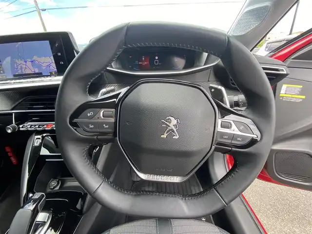 プジョー ２０８ アリュール 福岡県 2020(令2)年 0.9万km 赤 ・アクティブクルーズコントロール/・純正ナビ/BT/USB/・バックカメラ/・ドライブレコーダー/・ETC/・純正16AW