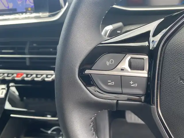 プジョー ２０８ アリュール 福岡県 2020(令2)年 0.9万km 赤 ・アクティブクルーズコントロール/・純正ナビ/BT/USB/・バックカメラ/・ドライブレコーダー/・ETC/・純正16AW