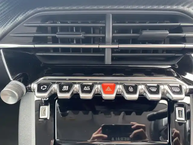 プジョー ２０８ アリュール 福岡県 2020(令2)年 0.9万km 赤 ・アクティブクルーズコントロール/・純正ナビ/BT/USB/・バックカメラ/・ドライブレコーダー/・ETC/・純正16AW
