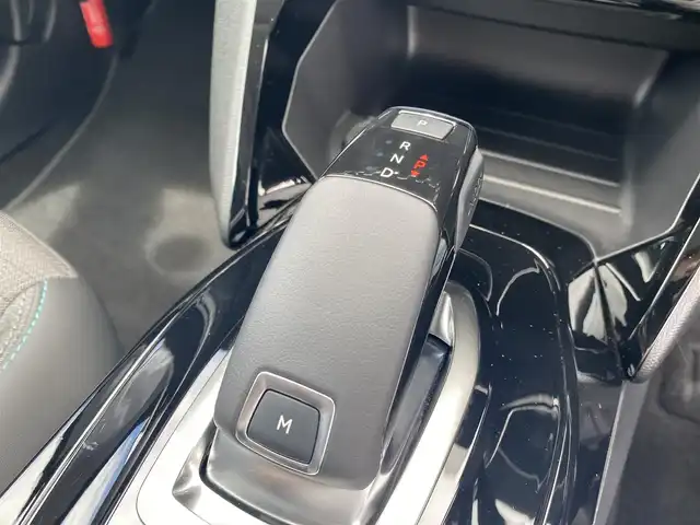 プジョー ２０８ アリュール 福岡県 2020(令2)年 0.9万km 赤 ・アクティブクルーズコントロール/・純正ナビ/BT/USB/・バックカメラ/・ドライブレコーダー/・ETC/・純正16AW