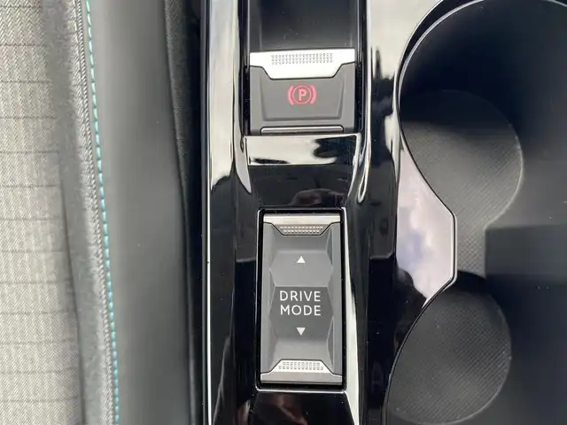 プジョー ２０８ アリュール 福岡県 2020(令2)年 0.9万km 赤 ・アクティブクルーズコントロール/・純正ナビ/BT/USB/・バックカメラ/・ドライブレコーダー/・ETC/・純正16AW
