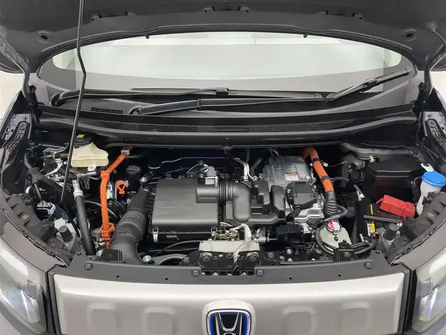 ホンダ フリード ハイブリット e:HEV クロスター 滋賀県 2025(令7)年 0.1千km メテオロイドグレーメタリック 登録済未使用車/純正9インチナビ/【Bluetooth/USB/フルセグTV/Apple CarPlay/Android Auto】/ハーフレザーシート/両側パワースライドドア/バックカメラ/ホンダセンシング/・衝突軽減ブレーキ/・先行車発進お知らせ機能/・歩行者事故低減ステアリング/・路外逸脱抑制機能/・標識認識機能/・渋滞追従機能付アダプティブクルーズコントロール/・車線維持支援システム（LKAS）/・トラフィックジャムアシスト（渋滞運転支援機能）/・ブラインドスポットインフォメーション/・誤発進抑制機能/・後方誤発進抑制機能/・近距離衝突軽減ブレーキ/・急アクセル抑制機能/・パーキングセンサーシステム/・オートハイビーム/・アダプティブドライビングビーム/LEDヘッドライト/D/Nシートヒーター/電動パーキングブレーキ/オートブレーキホールド/プッシュスタート/スマートキー/ステアリングリモコン