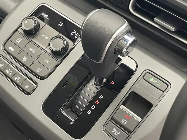 ホンダ フリード ハイブリット e:HEV クロスター 滋賀県 2025(令7)年 0.1千km メテオロイドグレーメタリック 登録済未使用車/純正9インチナビ/【Bluetooth/USB/フルセグTV/Apple CarPlay/Android Auto】/ハーフレザーシート/両側パワースライドドア/バックカメラ/ホンダセンシング/・衝突軽減ブレーキ/・先行車発進お知らせ機能/・歩行者事故低減ステアリング/・路外逸脱抑制機能/・標識認識機能/・渋滞追従機能付アダプティブクルーズコントロール/・車線維持支援システム（LKAS）/・トラフィックジャムアシスト（渋滞運転支援機能）/・ブラインドスポットインフォメーション/・誤発進抑制機能/・後方誤発進抑制機能/・近距離衝突軽減ブレーキ/・急アクセル抑制機能/・パーキングセンサーシステム/・オートハイビーム/・アダプティブドライビングビーム/LEDヘッドライト/D/Nシートヒーター/電動パーキングブレーキ/オートブレーキホールド/プッシュスタート/スマートキー/ステアリングリモコン