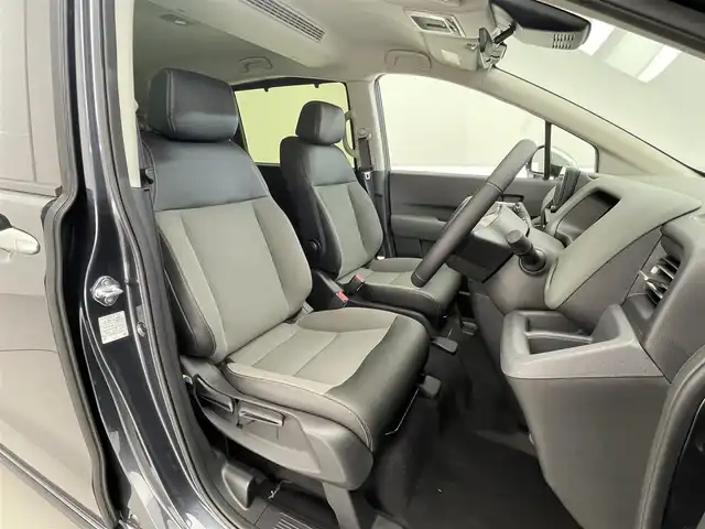 ホンダ フリード ハイブリット e:HEV クロスター 滋賀県 2025(令7)年 0.1千km メテオロイドグレーメタリック 登録済未使用車/純正9インチナビ/【Bluetooth/USB/フルセグTV/Apple CarPlay/Android Auto】/ハーフレザーシート/両側パワースライドドア/バックカメラ/ホンダセンシング/・衝突軽減ブレーキ/・先行車発進お知らせ機能/・歩行者事故低減ステアリング/・路外逸脱抑制機能/・標識認識機能/・渋滞追従機能付アダプティブクルーズコントロール/・車線維持支援システム（LKAS）/・トラフィックジャムアシスト（渋滞運転支援機能）/・ブラインドスポットインフォメーション/・誤発進抑制機能/・後方誤発進抑制機能/・近距離衝突軽減ブレーキ/・急アクセル抑制機能/・パーキングセンサーシステム/・オートハイビーム/・アダプティブドライビングビーム/LEDヘッドライト/D/Nシートヒーター/電動パーキングブレーキ/オートブレーキホールド/プッシュスタート/スマートキー/ステアリングリモコン