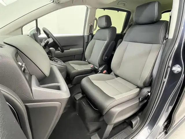 ホンダ フリード ハイブリット e:HEV クロスター 滋賀県 2025(令7)年 0.1千km メテオロイドグレーメタリック 登録済未使用車/純正9インチナビ/【Bluetooth/USB/フルセグTV/Apple CarPlay/Android Auto】/ハーフレザーシート/両側パワースライドドア/バックカメラ/ホンダセンシング/・衝突軽減ブレーキ/・先行車発進お知らせ機能/・歩行者事故低減ステアリング/・路外逸脱抑制機能/・標識認識機能/・渋滞追従機能付アダプティブクルーズコントロール/・車線維持支援システム（LKAS）/・トラフィックジャムアシスト（渋滞運転支援機能）/・ブラインドスポットインフォメーション/・誤発進抑制機能/・後方誤発進抑制機能/・近距離衝突軽減ブレーキ/・急アクセル抑制機能/・パーキングセンサーシステム/・オートハイビーム/・アダプティブドライビングビーム/LEDヘッドライト/D/Nシートヒーター/電動パーキングブレーキ/オートブレーキホールド/プッシュスタート/スマートキー/ステアリングリモコン