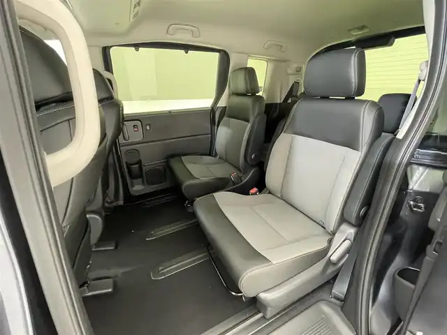 ホンダ フリード ハイブリット e:HEV クロスター 滋賀県 2025(令7)年 0.1千km メテオロイドグレーメタリック 登録済未使用車/純正9インチナビ/【Bluetooth/USB/フルセグTV/Apple CarPlay/Android Auto】/ハーフレザーシート/両側パワースライドドア/バックカメラ/ホンダセンシング/・衝突軽減ブレーキ/・先行車発進お知らせ機能/・歩行者事故低減ステアリング/・路外逸脱抑制機能/・標識認識機能/・渋滞追従機能付アダプティブクルーズコントロール/・車線維持支援システム（LKAS）/・トラフィックジャムアシスト（渋滞運転支援機能）/・ブラインドスポットインフォメーション/・誤発進抑制機能/・後方誤発進抑制機能/・近距離衝突軽減ブレーキ/・急アクセル抑制機能/・パーキングセンサーシステム/・オートハイビーム/・アダプティブドライビングビーム/LEDヘッドライト/D/Nシートヒーター/電動パーキングブレーキ/オートブレーキホールド/プッシュスタート/スマートキー/ステアリングリモコン