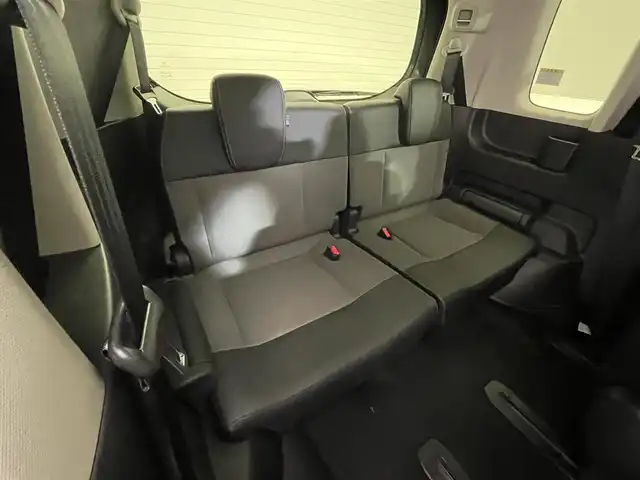 ホンダ フリード ハイブリット e:HEV クロスター 滋賀県 2025(令7)年 0.1千km メテオロイドグレーメタリック 登録済未使用車/純正9インチナビ/【Bluetooth/USB/フルセグTV/Apple CarPlay/Android Auto】/ハーフレザーシート/両側パワースライドドア/バックカメラ/ホンダセンシング/・衝突軽減ブレーキ/・先行車発進お知らせ機能/・歩行者事故低減ステアリング/・路外逸脱抑制機能/・標識認識機能/・渋滞追従機能付アダプティブクルーズコントロール/・車線維持支援システム（LKAS）/・トラフィックジャムアシスト（渋滞運転支援機能）/・ブラインドスポットインフォメーション/・誤発進抑制機能/・後方誤発進抑制機能/・近距離衝突軽減ブレーキ/・急アクセル抑制機能/・パーキングセンサーシステム/・オートハイビーム/・アダプティブドライビングビーム/LEDヘッドライト/D/Nシートヒーター/電動パーキングブレーキ/オートブレーキホールド/プッシュスタート/スマートキー/ステアリングリモコン