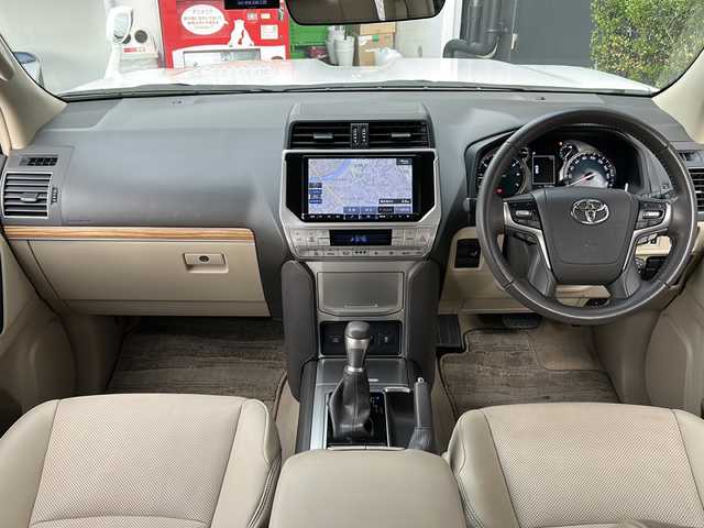 トヨタ ランドクルーザー プラド TX Lパッケージ マットブラED 広島県 2023(令5)年 3.6万km ホワイトパールクリスタルシャイン 禁煙/サンルーフ/アルパイン9インチナビ/CD/DVD/DTV/Bluetooth/バックカメラ/レーダークルーズコントロール/ベージュレザーシート/シートヒーター/シートベンチレーション/パワーシート/LEDオートライト/オートマチックハイビーム/ステアリングスイッチ/クリアランスソナー/LDA/RSA/PCS/ドライブレコーダー/純正フロアマット/ドアバイザー/スマートキー/プッシュスタート