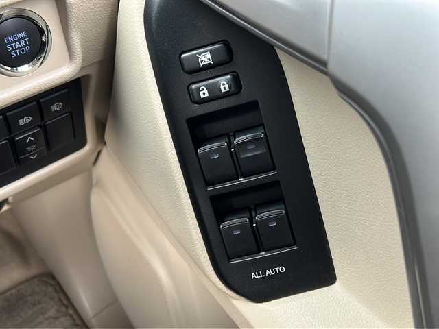 トヨタ ランドクルーザー プラド TX Lパッケージ マットブラED 広島県 2023(令5)年 3.6万km ホワイトパールクリスタルシャイン 禁煙/サンルーフ/アルパイン9インチナビ/CD/DVD/DTV/Bluetooth/バックカメラ/レーダークルーズコントロール/ベージュレザーシート/シートヒーター/シートベンチレーション/パワーシート/LEDオートライト/オートマチックハイビーム/ステアリングスイッチ/クリアランスソナー/LDA/RSA/PCS/ドライブレコーダー/純正フロアマット/ドアバイザー/スマートキー/プッシュスタート