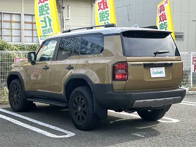 トヨタ ランドクルーザー ２５０ ZX ファーストエディション 兵庫県 2024(令6)年 0.3万km ベージュⅡ 4WD/軽油/ターボ/カラーナンバー【2ZC】/ワンオーナー/12.3インチディスプレイオーディオプラス/JBLプレミアムサウンドシステム/ムーンルーフ/床下透過表示機能付パノラミックビューモニター/マルチテレインモニター/セーフティセンス/トヨタチームメイト/パーキングサポートブレーキ/丸目1眼LEDヘッドランプ/マルチテレインセレクト/電動リアデフロック/SDM/ブラインドスポットモニター/純正ドライブレコーダー前後方/【FIRSTEDITION】ロゴ（ドア内張）/ハンズフリーパワーバックドア/置くだけ充電/アクセサリーコンセント（ラゲッジルーム）/フロアマット/保証書/スペアキー